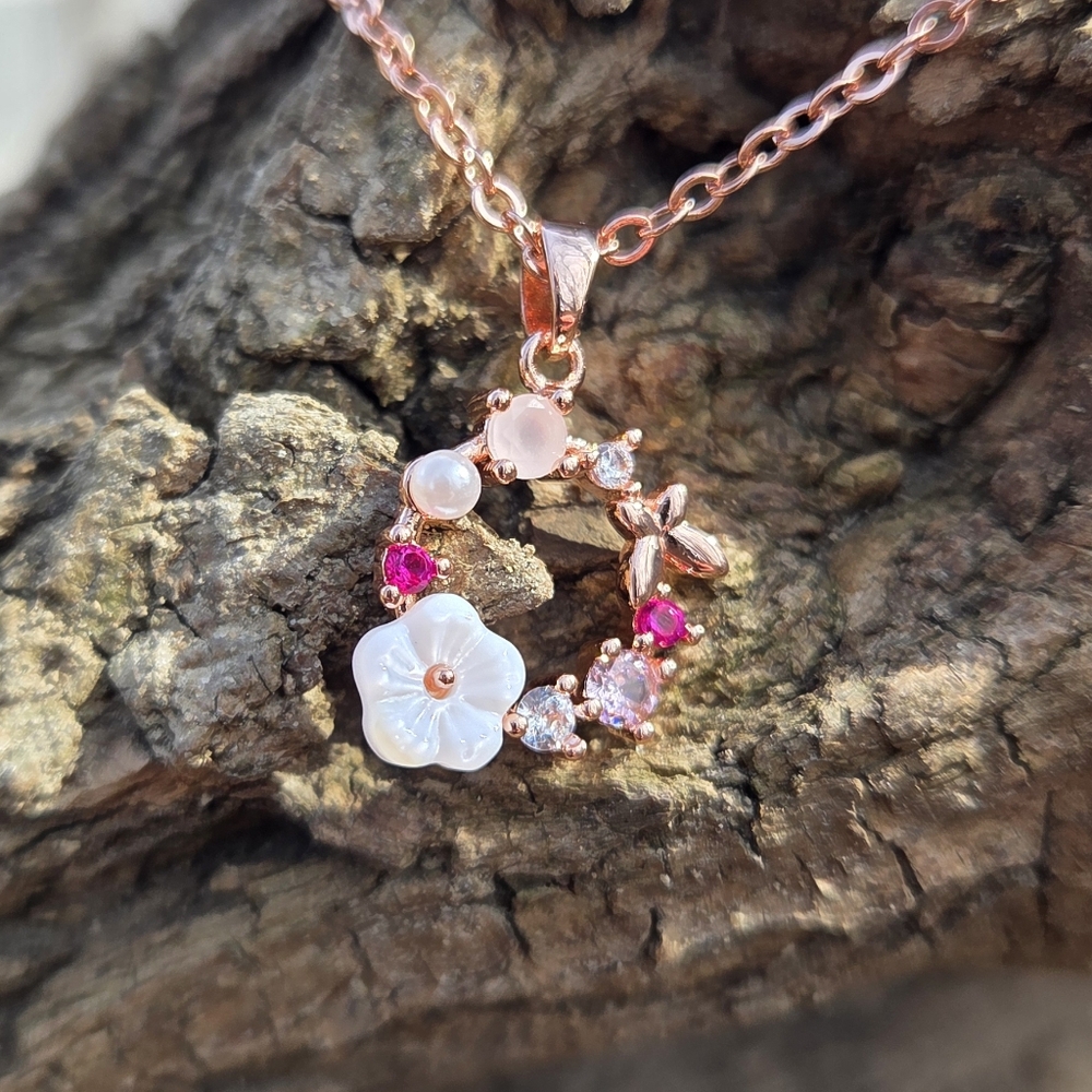 Rose Gold Plated Floral Pendant Necklace NWOT